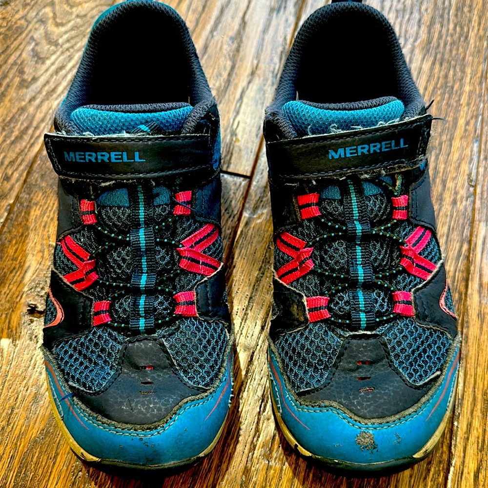 Girls Merrell Trail Chaser size 2
